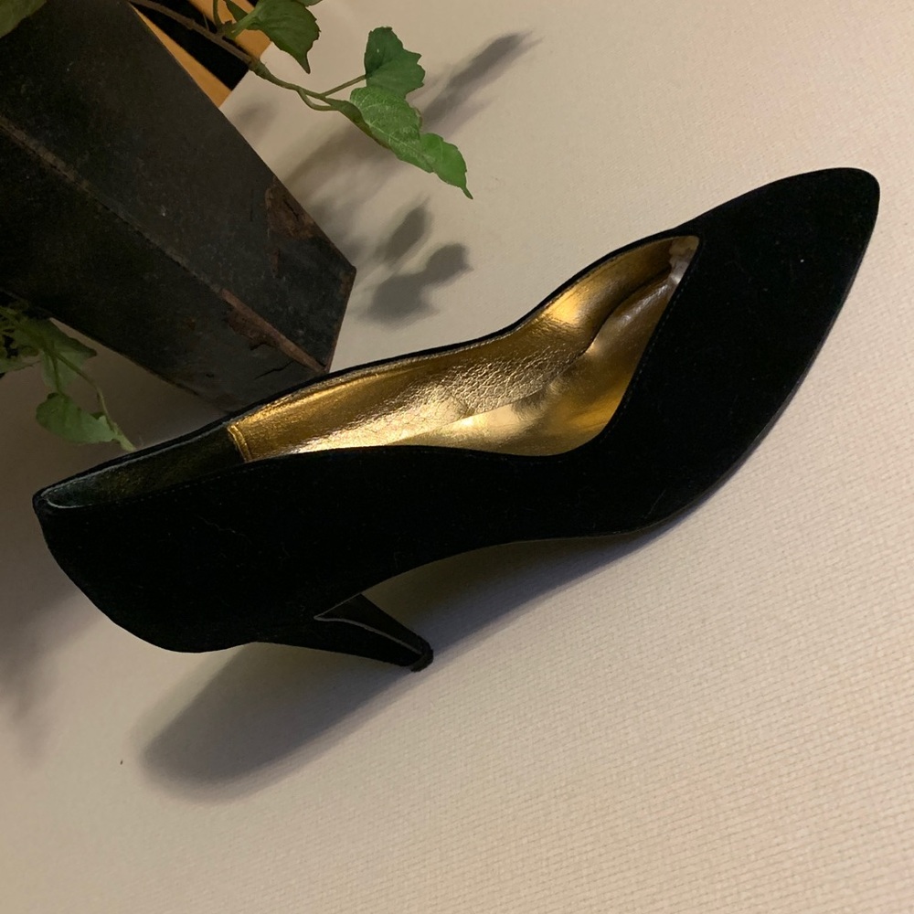 Nina Black Heels with Gold Interior - Picture 3 of 8